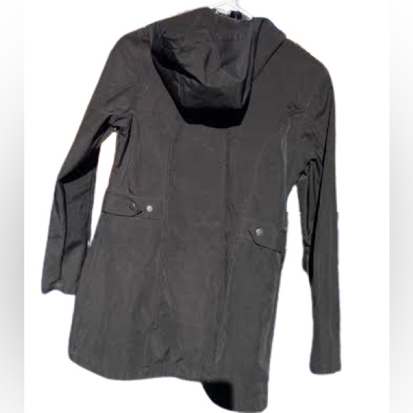 Wmn’s Black Coat Free Tech - Picture 7 of 10